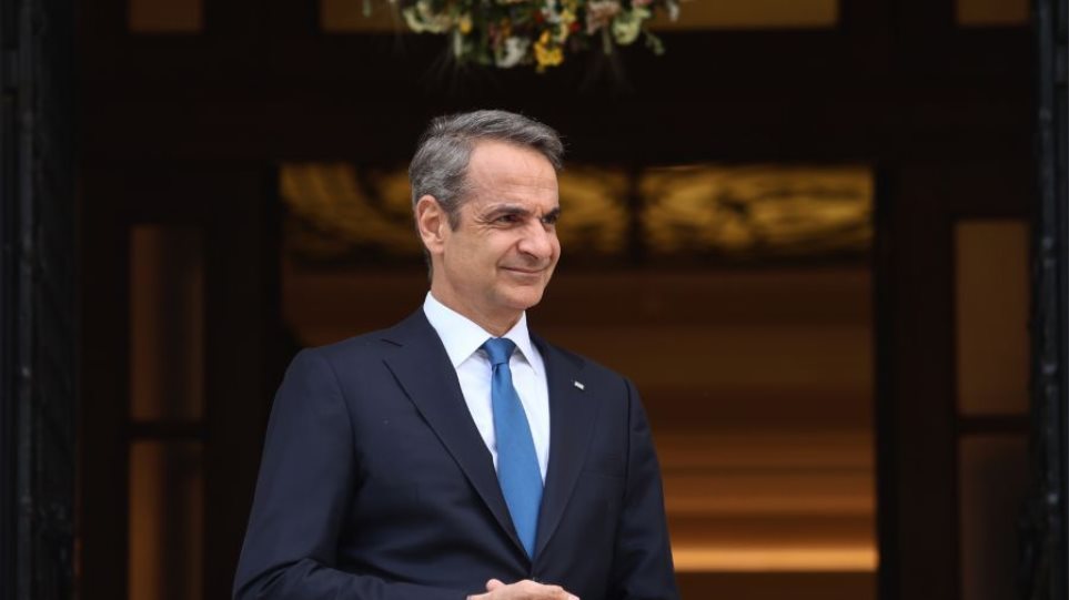 2025_Mitsotakis_I_Platiskalo_Maximu