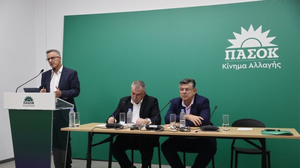 PASOK_sinedefxi_mavri_Vivlos_I1