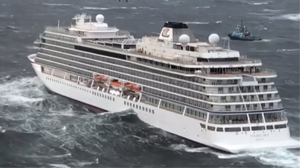 Νορβηγία: Το κρουαζιερόπλοιο Viking Sky ρυμουλκείται σε ασφαλές λιμάνι