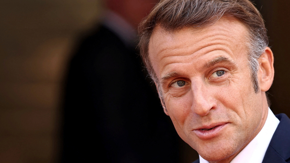 SLIDER_MACRON_Manon_Cruz_Pool_via_AP