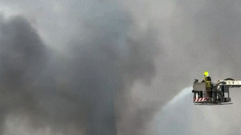 SLIDER__emirata_AP_Photo