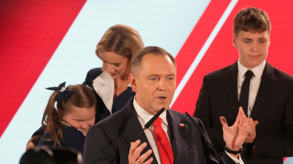 SLIDER__navrofski_Polonia_AP_photo_Czarek_Sokolowski