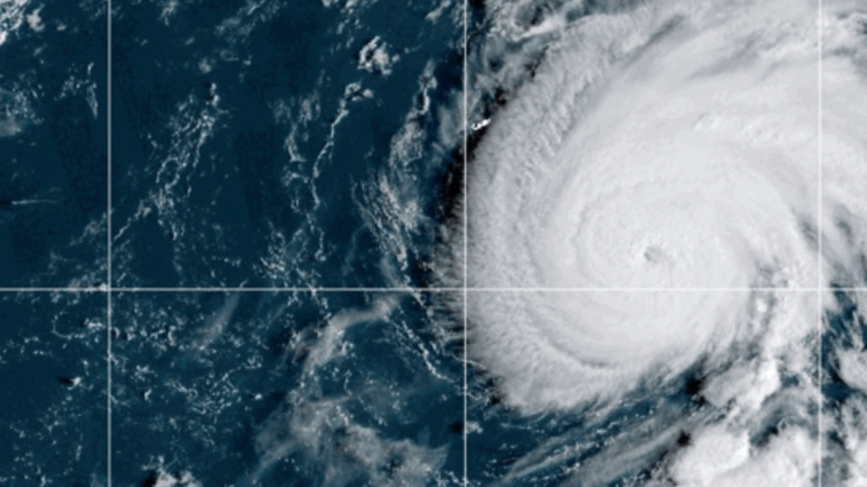 SLIDER__tifonas_NOAA__via_AP