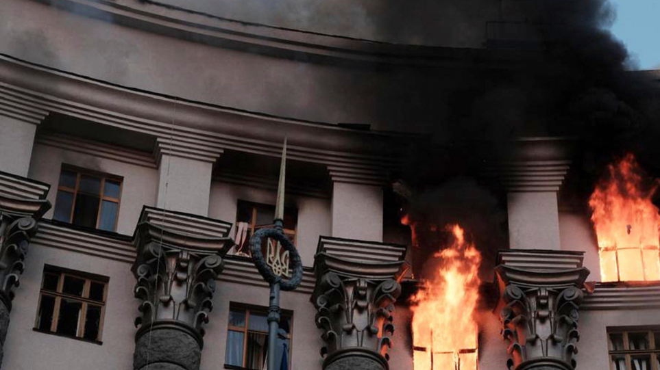 SLIDER__ukr_ktirio_kibenisis_fotia_Ukrainian_Emergency_Service_via_AP
