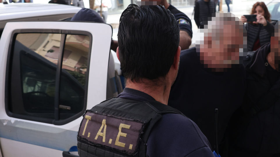 SLIDER_kriti_adelfia_fonos_int