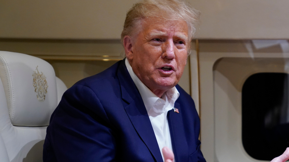 SLIDER_trump_aeroplano_AP_Photo_Evan_Vucci