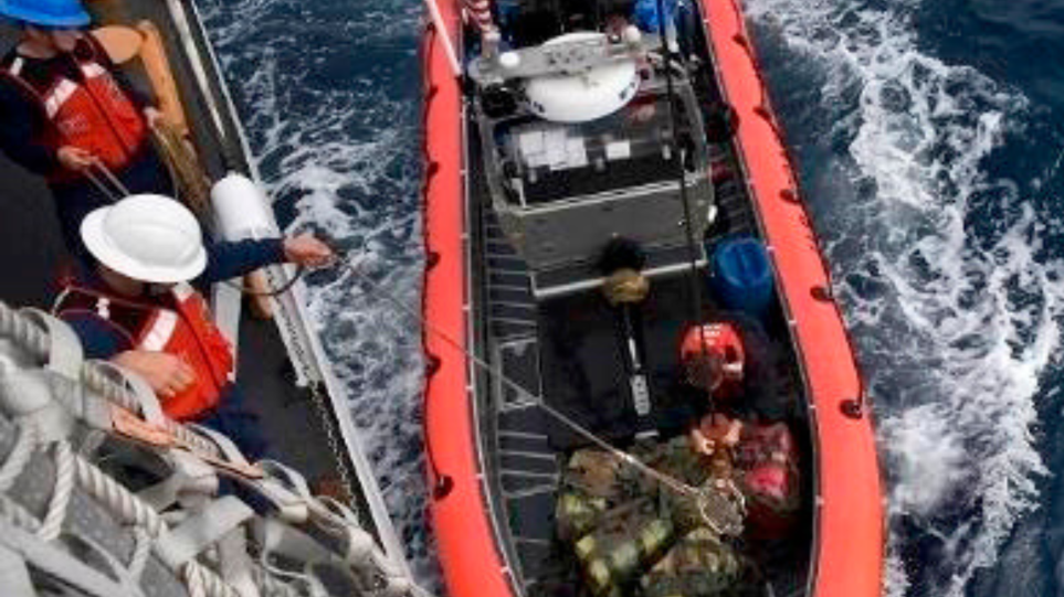 SLIDERnarkotika_us_Petty_Officer_1st_Class_Mark_Barney_U_S__Coast_Guard_via_AP