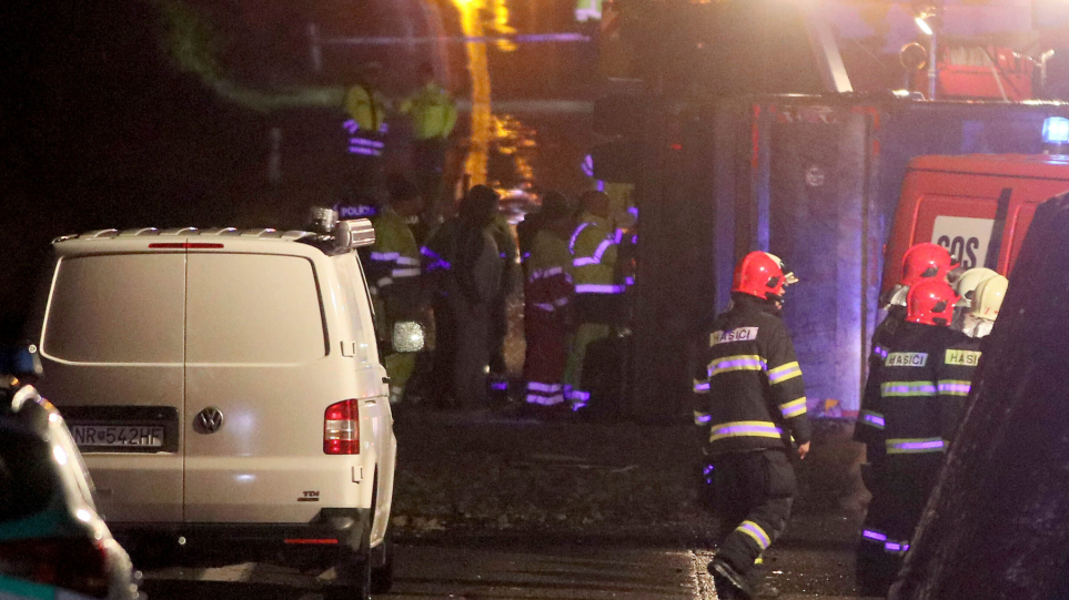 S_Slovakia_astinomia_pirosvestiki_AP_Photo_Ronald_Zak