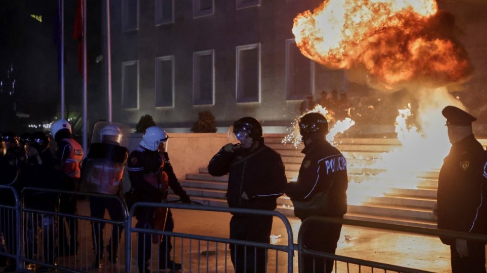 S_Tirana_diamartiria_AP_Photo_Hameraldi_Agolli