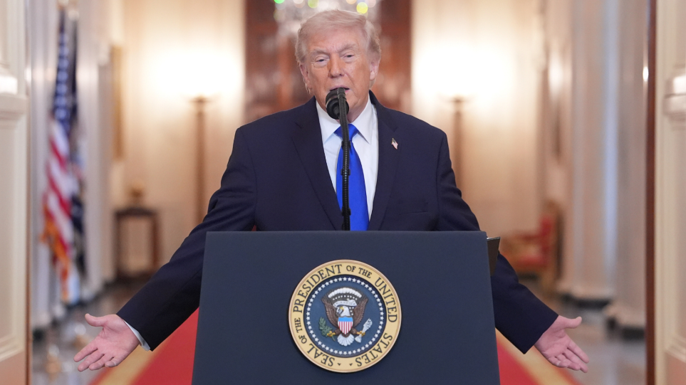 S_Trump_Lefkos_Ikos_podium_AP_Photo_Evan_Vucci