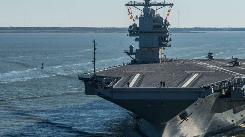 S_aeroplanoforo_AP_Photo_Ridge_Leoni_U_S__Navy