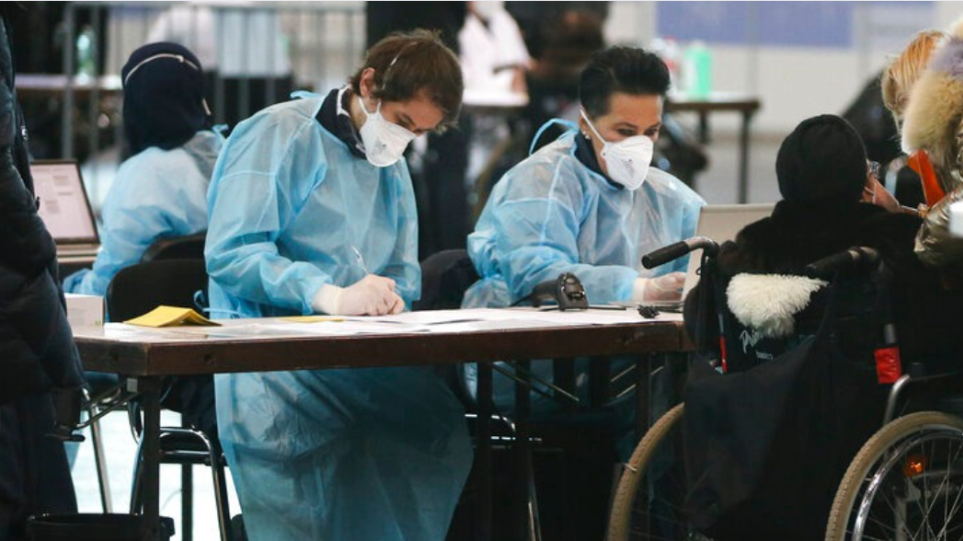 S_covid_kentro_AP_Photo_Ronald_Zak