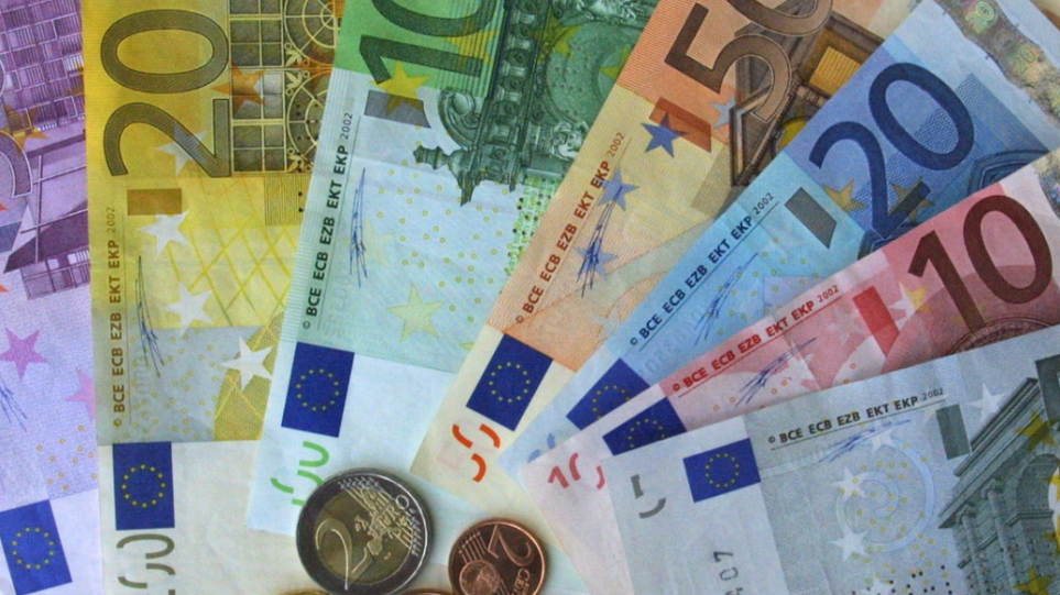 S_evro_xrimata_AP_Photo_Joerg_Sarbach