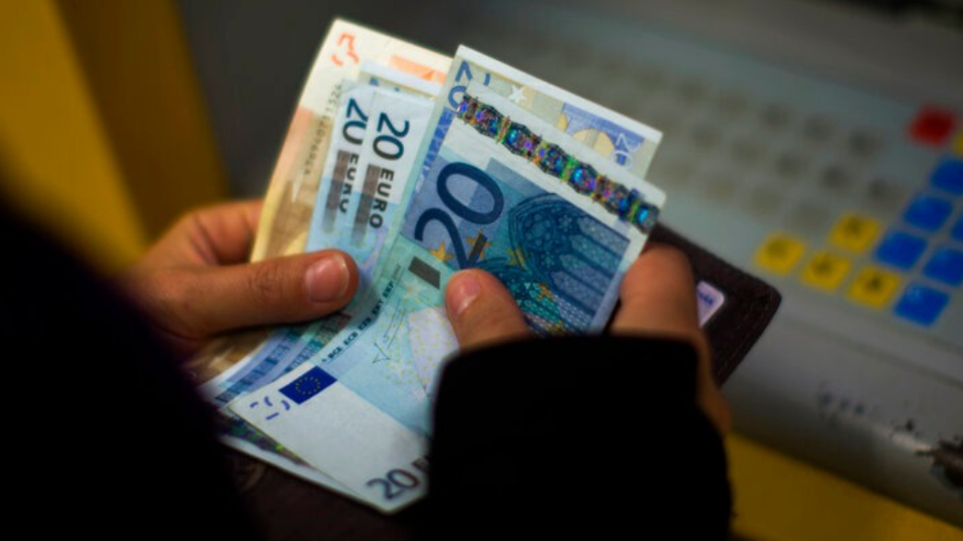 S_evro_xrimata_xeri__AP_Photo_Emilio_Morenatti