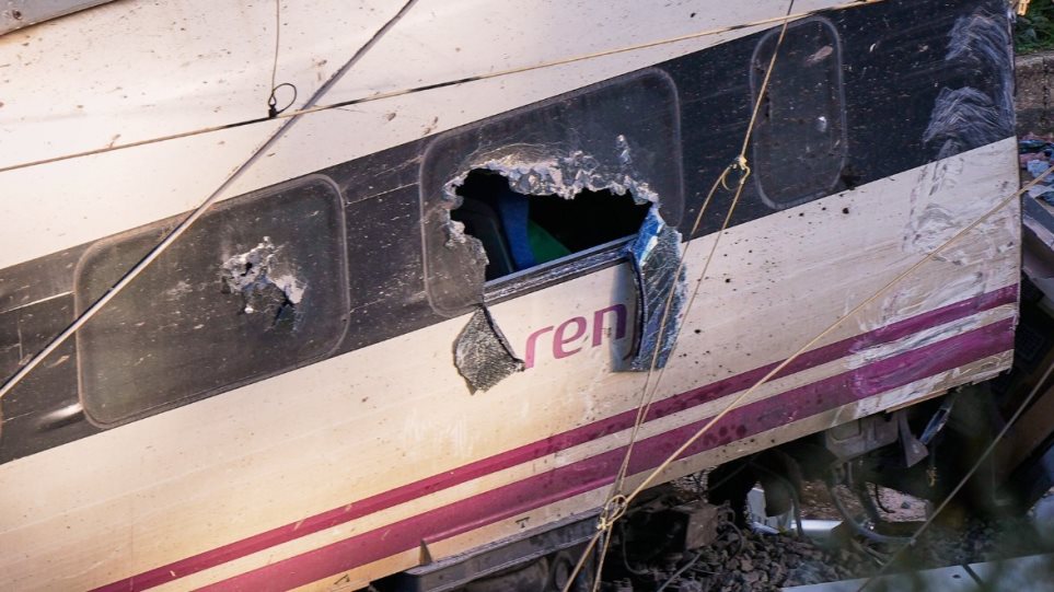 S_ispania_treno_distixima1_AP_Photo_Manu_Fernandez