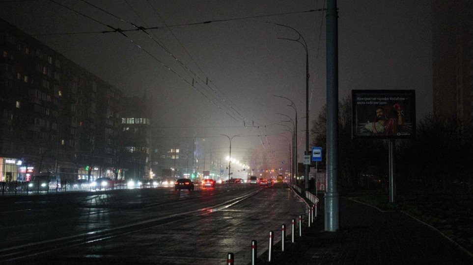 S_kievo_blackout_diakopi_AP_Photo_Evgeniy_Maloletka