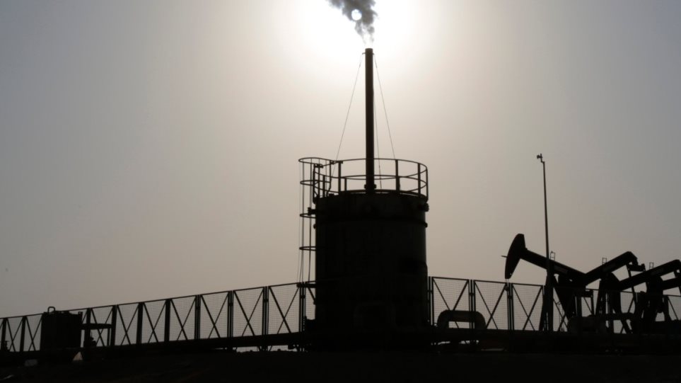 S_petreleo_Baxrein_AP_Photo_Hasan_Jamali