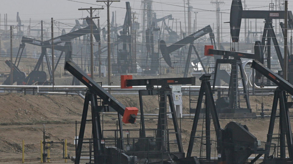 S_petreleo_paragogi_AP_Photo_Jae_C_Hong