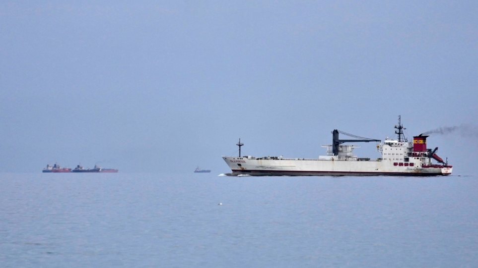 S_plia_stena_Ormuz_AP_Photo_Altaf_Qadri