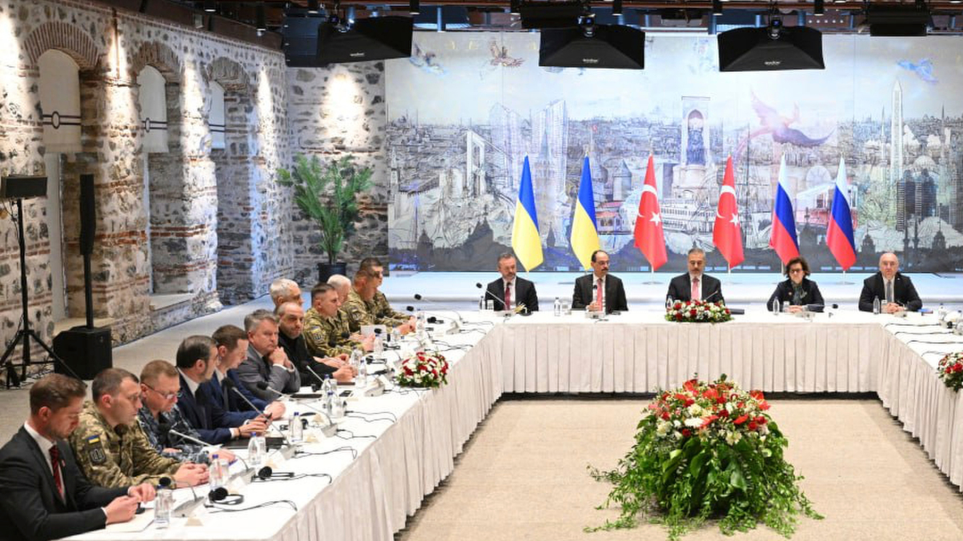 ukraniko_turkia_Ramil_Sitdikov_Sputnik_Pool_Photo_via_AP