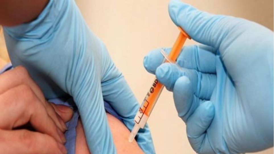 Γαλλία: Επεκτείνεται το πρόγραμμα εμβολιασμού σε έφηβους 16 και 17 ετών που κινδυνεύουν να νοσήσουν σοβαρά    
