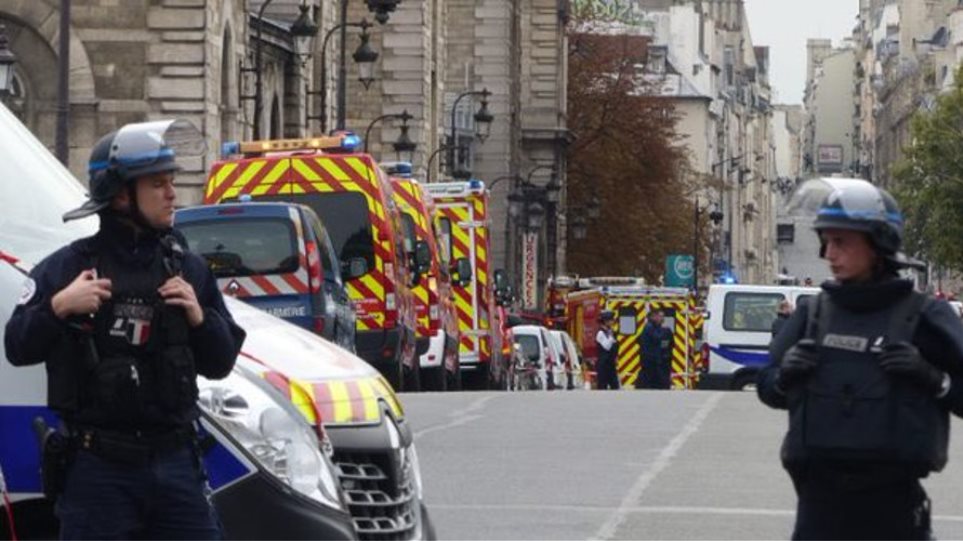 Γαλλία: Αστυνομική επιχείρηση διεξάγεται σε εμπορικό κέντρο στο Παρίσι