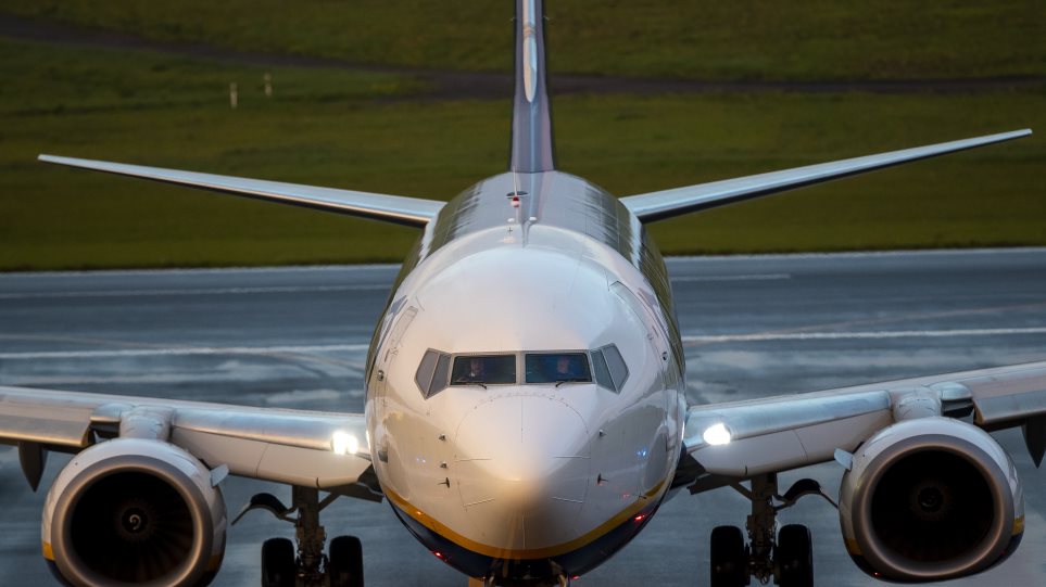 AP_Epivatiko_aeroplano_B-737_Mindaugas_Kulbis