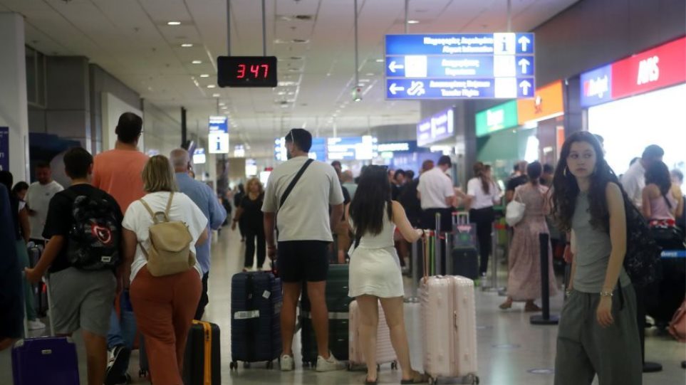 Aerodromio_Venizelos_I_Epivates_Kosmos1