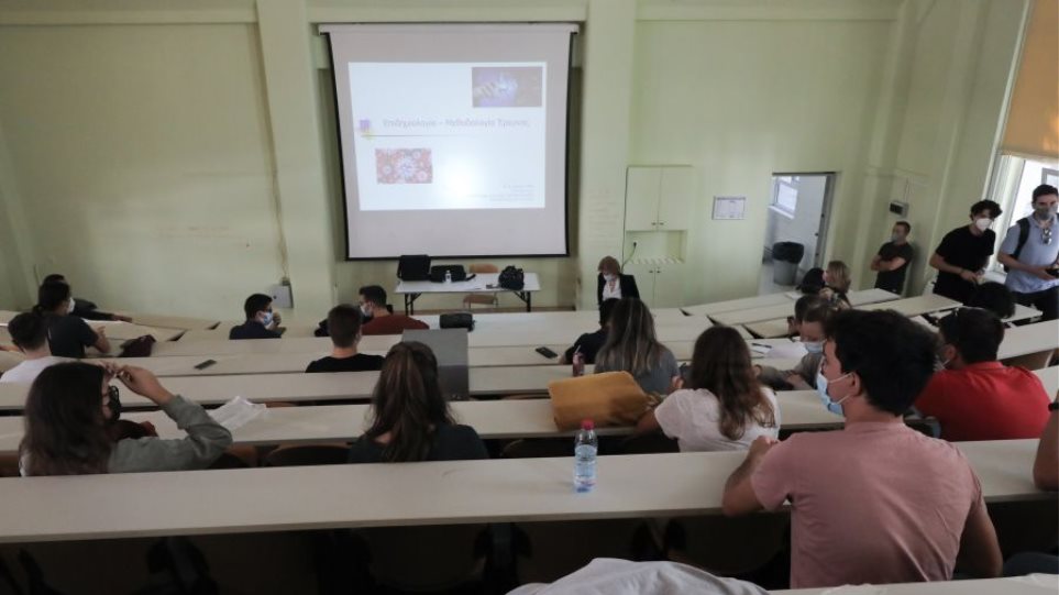 Fitites_I_Amfitheatro_Panepistimio2