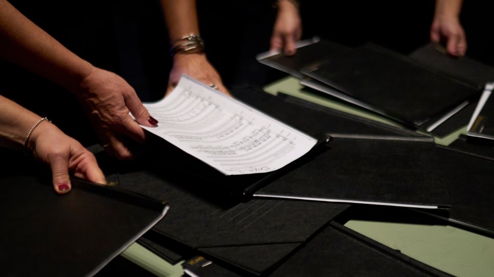 PARTITURA_AP_Photo_Petros_Giannakouris