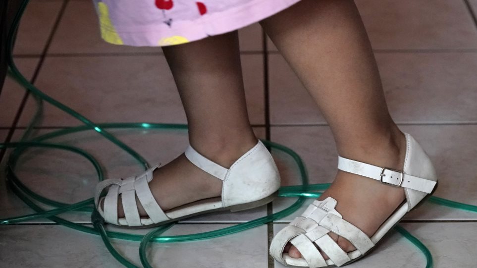 koritsaki_podia_pedi_AP_Photo_Charlie_Riedel