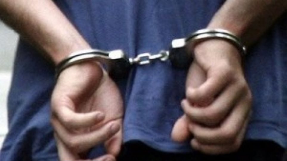 Συνελήφθη στέλεχος του “Ρουβίκωνα” έπειτα από επίθεση σε δικηγορικό γραφείο