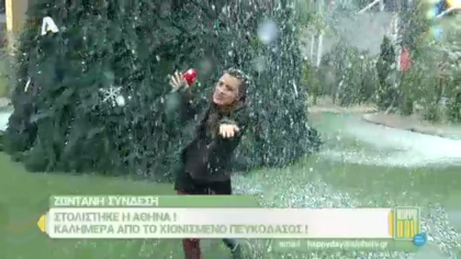 Καλημέρα από το χιονισμένο πευκοδάσος