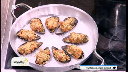 Μύδια αχνιστά με ντομάτα, σκόρδο και αμύγδαλα