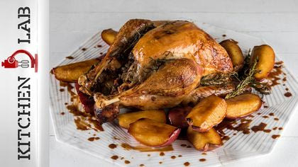 Γαλοπούλα γεμιστή με μήλα και κάστανα