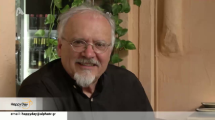 Ο Μανώλης Αναγνωστάκης μας υποδέχεται στο Ιταλικό εστιατόριο του