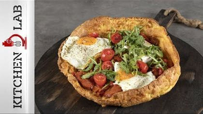 Πουτίγκα με λουκάνικα και αυγά