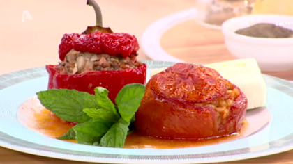 Ο Ζαν Λουί μας φτιάχνει ντομάτες ορφανές και πιπεριές γεμιστές με κιμά