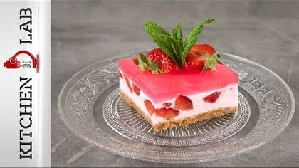 Γιαουρτογλυκό με ζελέ και φράουλες