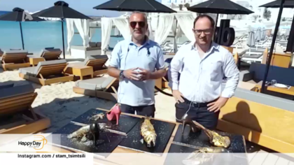 Γόβα στιλέτο και φύλλα χρυσού σε μπριζόλες,αστακούς σε εστιατόριο στην Μύκονο