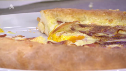 Ο Δημήτρης Μπέλλος και η Μαρία Μπέη μας φτιάχνουν σπιτική πίτσα