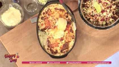 Πατάτες ογκρατέν και χριστουγεννιάτικη σαλάτα ως συνοδευτικά για το γιορτινό τραπέζι