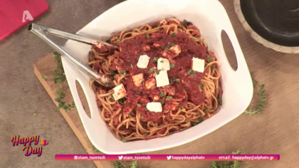 Ο Δημήτρης Μπέλλος και η Μαρία Μπέη μας φτιάχνουν μακαρονάδα με κιμά από λουκάνικο