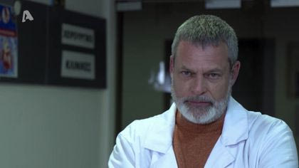 Από θέση εξουσίας