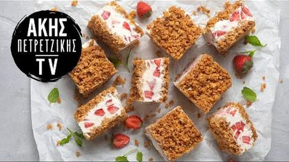 Παγωτό σάντουιτς με εύκολο crumble και φράουλες