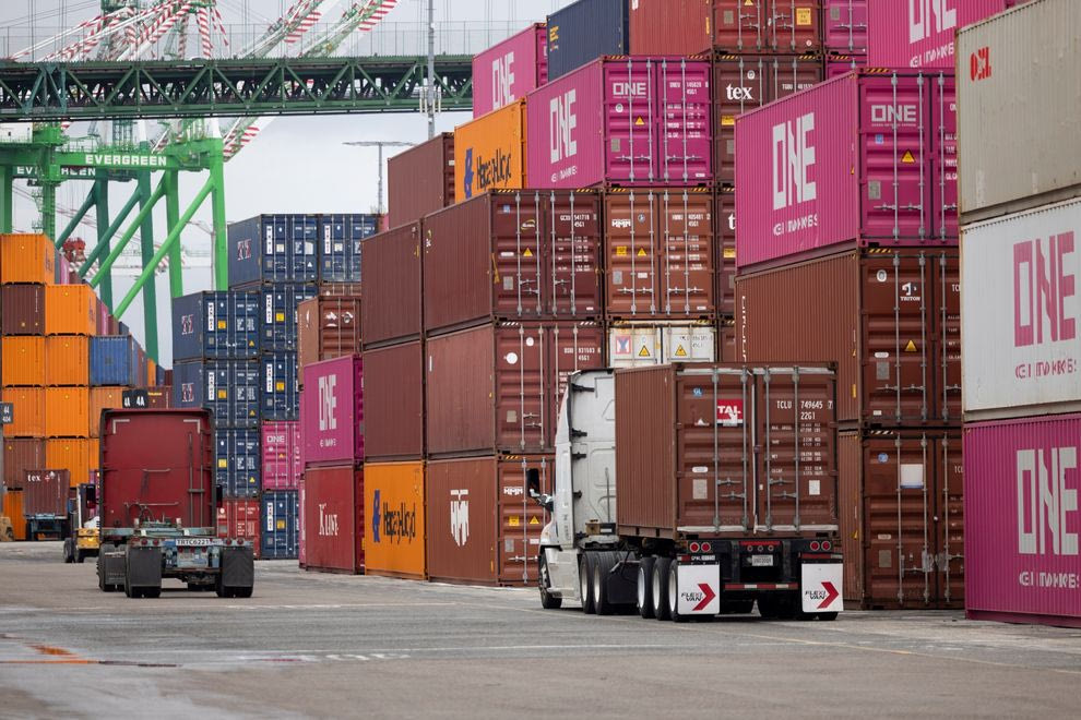 Κίνα: Οι τελωνειακοί δασμοί των ΗΠΑ ασκούν «πίεση» στην οικονομία