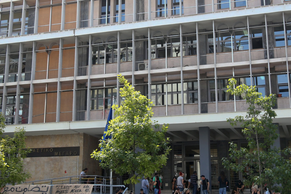 Θεσσαλονίκη: Στον ανακριτή οι 13 ανήλικοι της εθνικιστικής οργάνωσης