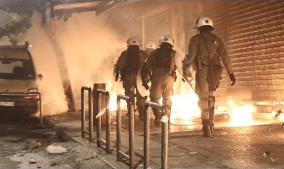Επεισόδια στα Εξάρχεια – 114 προσαγωγές