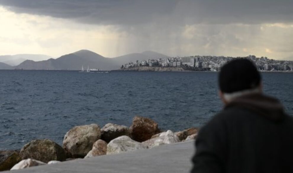 Aυξημένες νεφώσεις με τοπικές βροχές θα επικρατήσουν στη χώρα και θα σημειωθούν χιονοπτώσεις στα ηπειρωτικά ορεινά