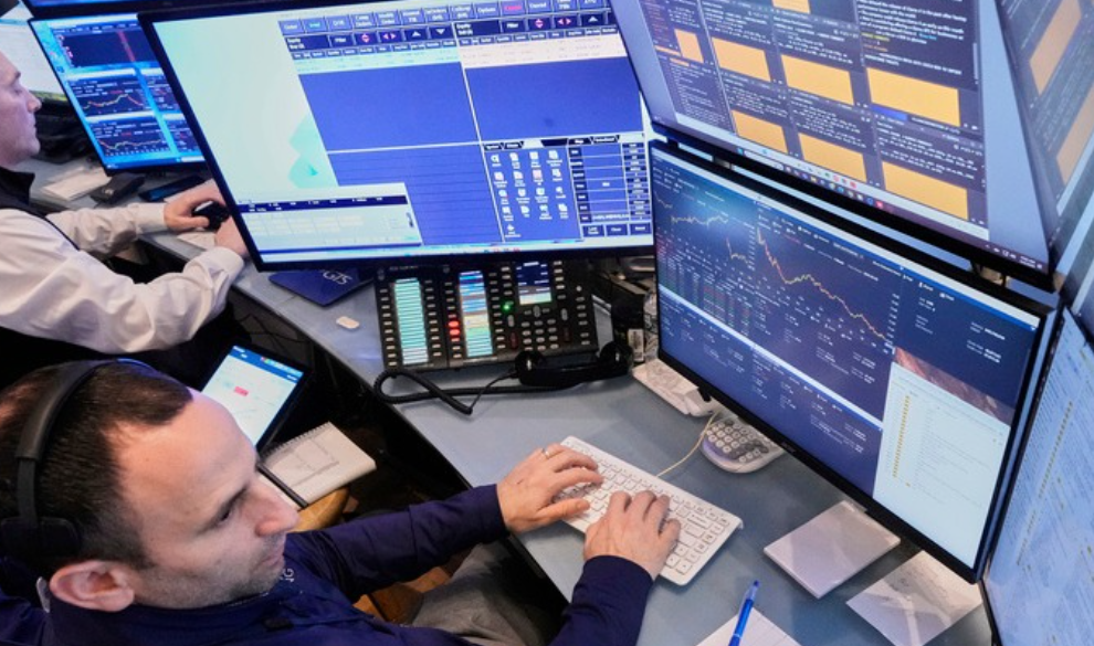 Πόλεμος και πετρέλαιο «πνίγουν» τις αγορές